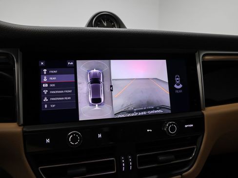 Certified 2023 Porsche Macan AWD/4WD image 32