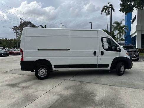 Used 2025 RAM ProMaster 2500 w/ Convenience Group FWD image 9