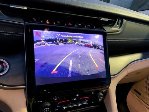 Used 2022 Jeep Grand Cherokee L Limited image 28