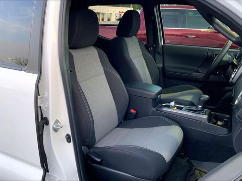 Used 2023 Toyota Tacoma TRD Sport w/ Technology Package image 9