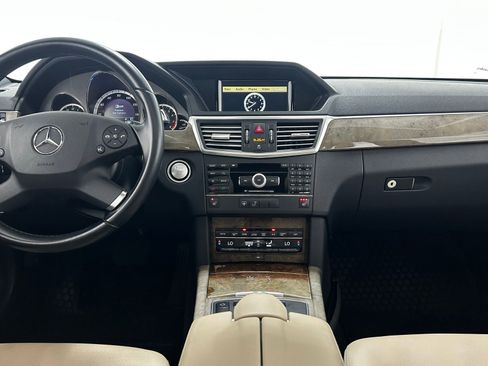 Used 2010 Mercedes-Benz E 350 4MATIC Sedan image 9