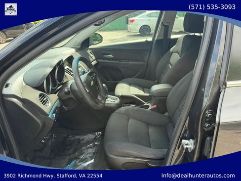 Used 2016 Chevrolet Cruze LT w/ Technology Package FWD image 17
