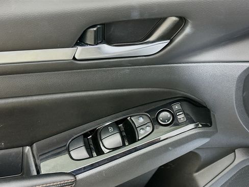Used 2024 Nissan Altima 2.5 SR FWD image 15