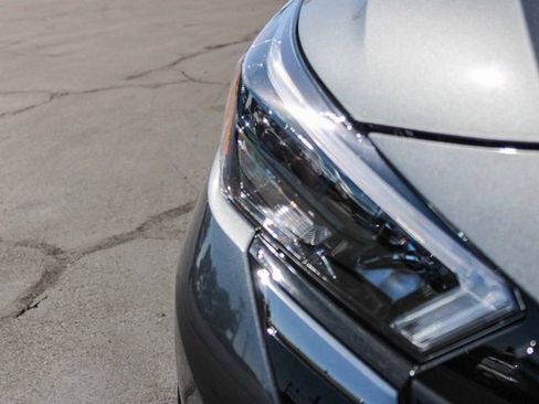 New 2025 Nissan Versa SR w/ Trunk Package image 11