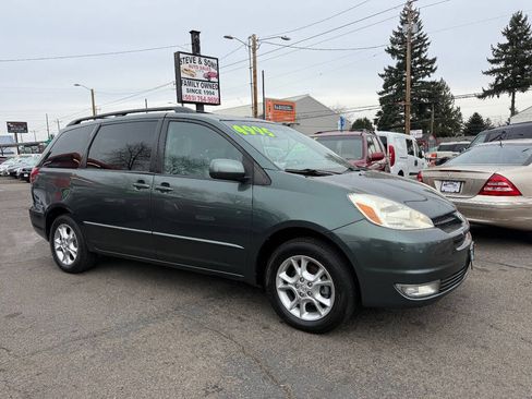 Used 2004 Toyota Sienna XLE image 2