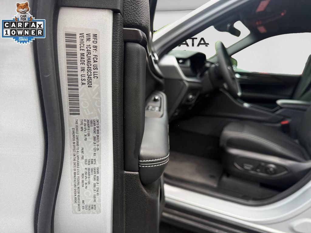 Used 2025 Jeep Grand Cherokee Laredo X w/ Luxury Tech Group I AWD/4WD image 24