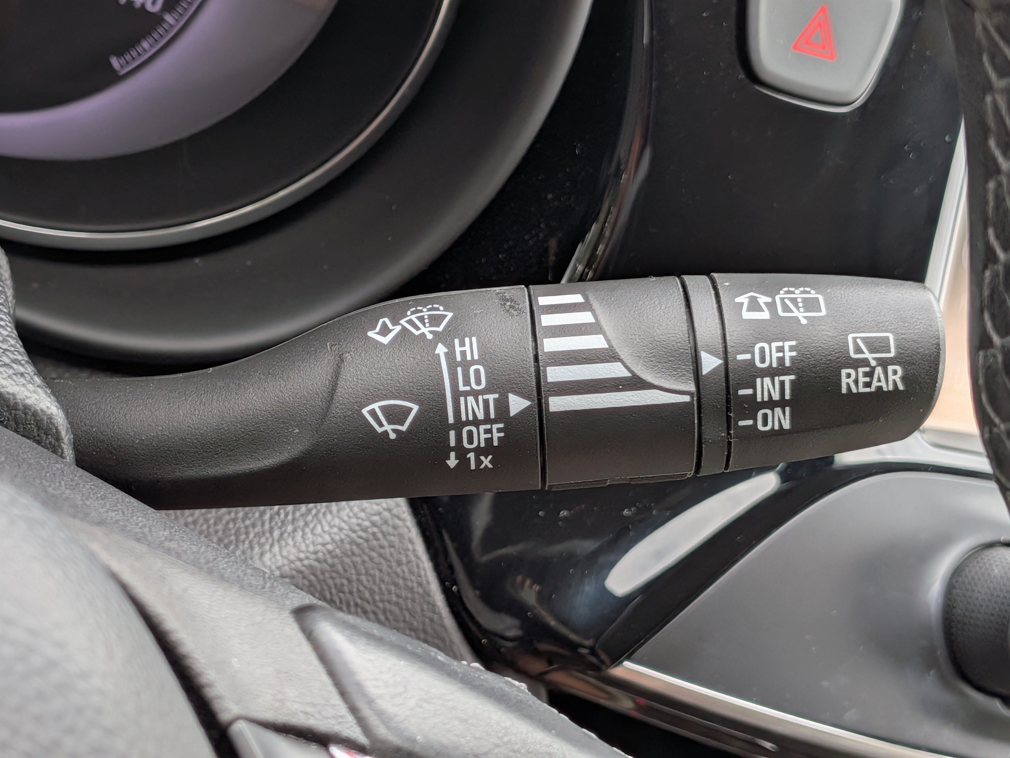 Used 2020 Buick Envision Essence w/ LPO, Cargo Package FWD image 27