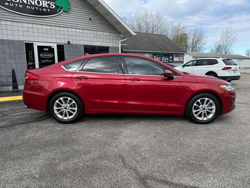 Used 2020 Ford Fusion SE FWD image 2