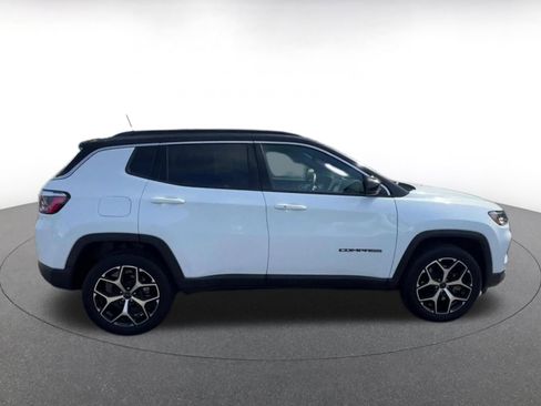Used 2025 Jeep Compass Limited image 16