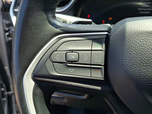 Used 2022 Jeep Grand Cherokee Limited AWD/4WD image 17