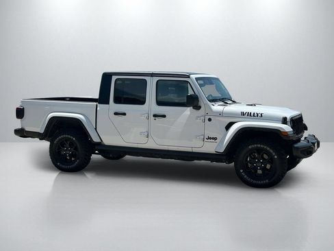 Used 2024 Jeep Gladiator Sport AWD/4WD image 4