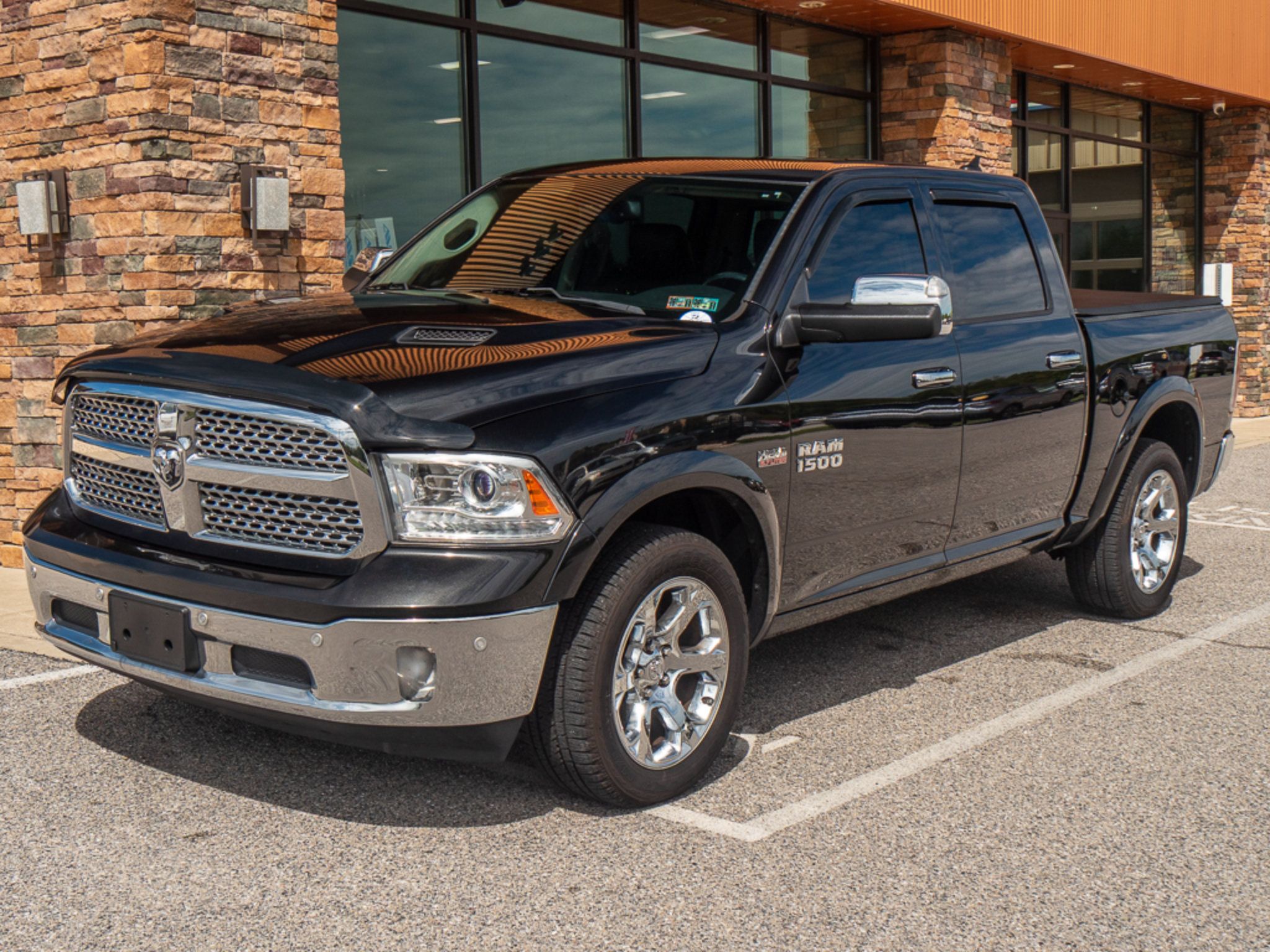 Used 2017 RAM 1500 Laramie AWD/4WD image 7
