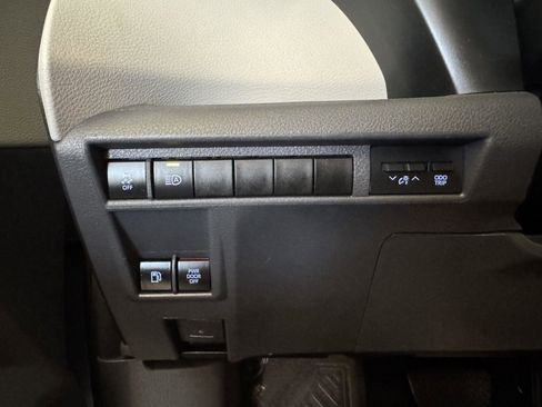 Used 2024 Toyota Sienna XLE FWD image 21