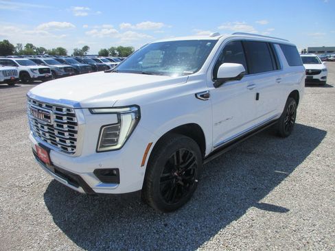 New 2026 GMC Yukon XL Denali w/ Sun & Power Step Package AWD/4WD image 9