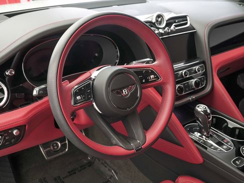 Used 2022 Bentley Bentayga image 10