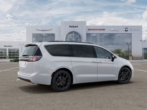 New 2026 Chrysler Pacifica Select w/ S Appearance Package FWD image 4