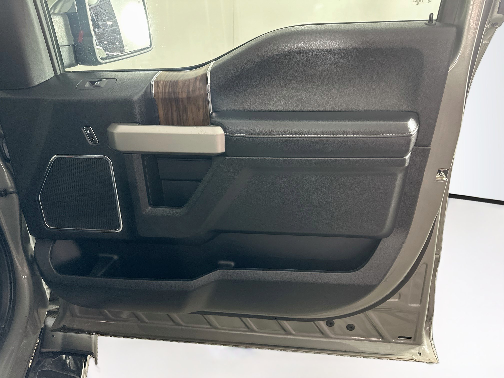 Used 2020 Ford F150 Lariat w/ Equipment Group 502A Luxury AWD/4WD image 32