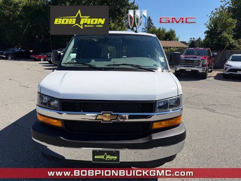 Used 2025 Chevrolet Express 2500 w/ Driver Convenience Package RWD image 5