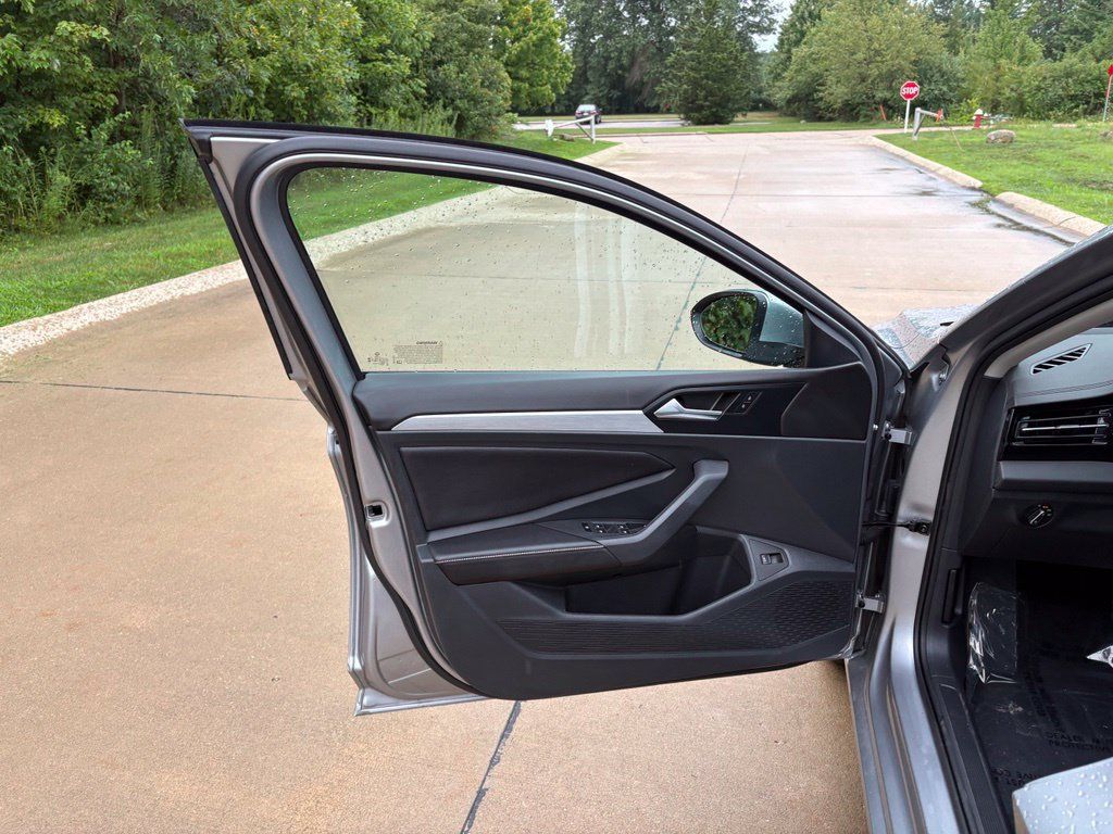 Used 2026 Volkswagen Jetta S FWD image 13