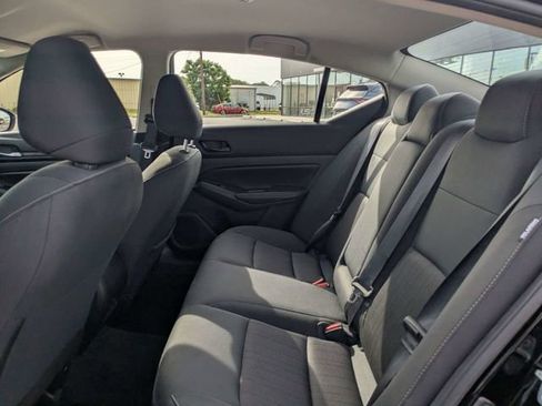 Used 2025 Nissan Altima 2.5 SV FWD image 12