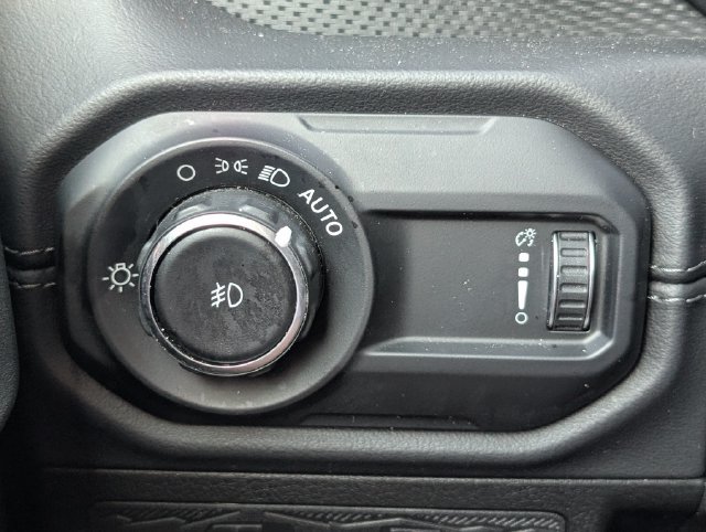Used 2025 Jeep Wrangler Unlimited Rubicon AWD/4WD image 22