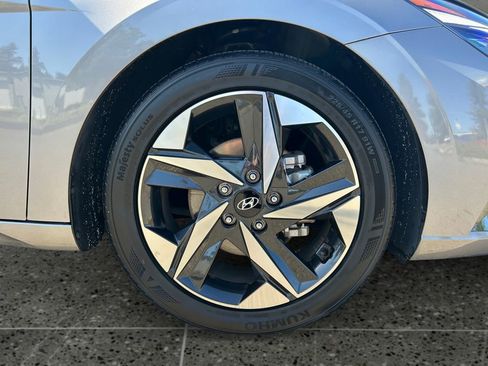 Used 2023 Hyundai Elantra Limited image 9
