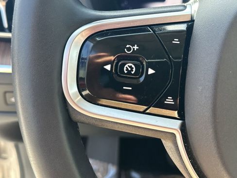 Used 2023 Volvo XC60 B5 Plus AWD/4WD image 25