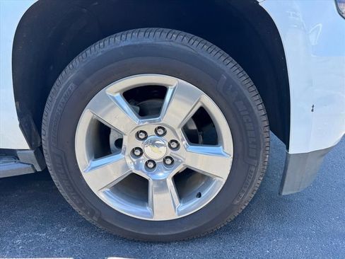 Used 2018 Chevrolet Tahoe LT RWD image 2