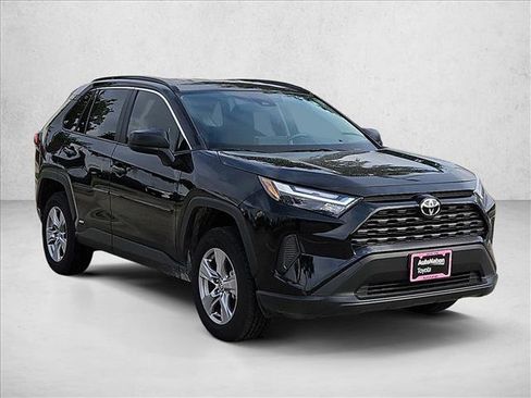 Used 2025 Toyota RAV4 LE AWD/4WD image 3