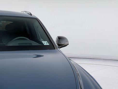 Used 2022 Bentley Bentayga image 9