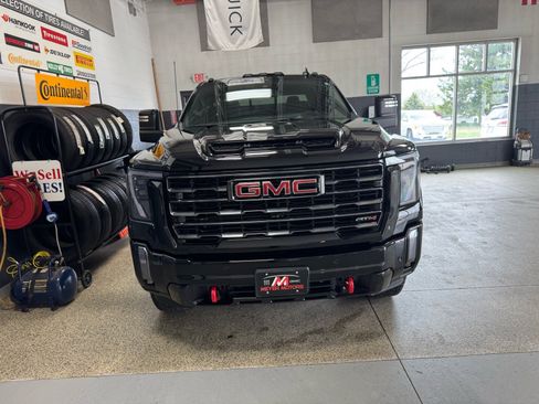 Used 2024 GMC Sierra 2500 AT4 w/ AT4 Preferred Package AWD/4WD image 2