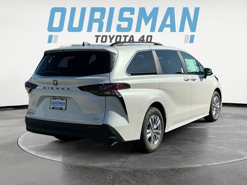 New 2026 Toyota Sienna XLE image 7