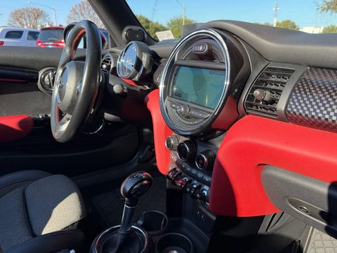 Used 2019 MINI Cooper S image 5