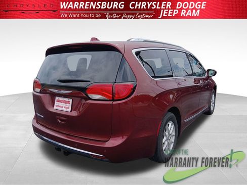 Used 2020 Chrysler Pacifica Touring-L FWD image 4