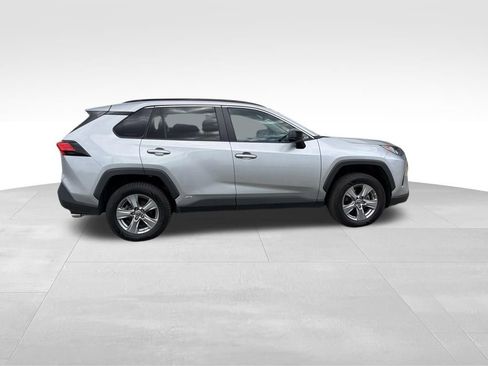 Used 2022 Toyota RAV4 LE AWD/4WD image 9