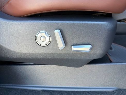 Used 2025 Lincoln Navigator Reserve AWD/4WD image 31