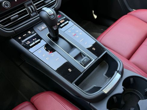 Used 2026 Porsche Macan AWD/4WD image 22