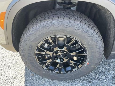 New 2026 Chevrolet Traverse Z71 w/ Enhanced Driving Package image 9