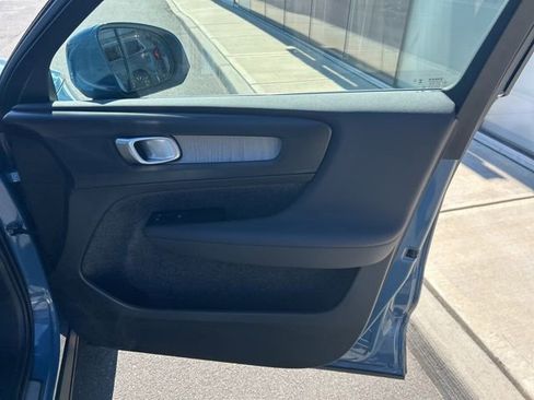 Certified 2025 Volvo XC40 B5 Plus AWD/4WD image 14