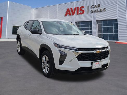 Used 2025 Chevrolet Trax LS image 9