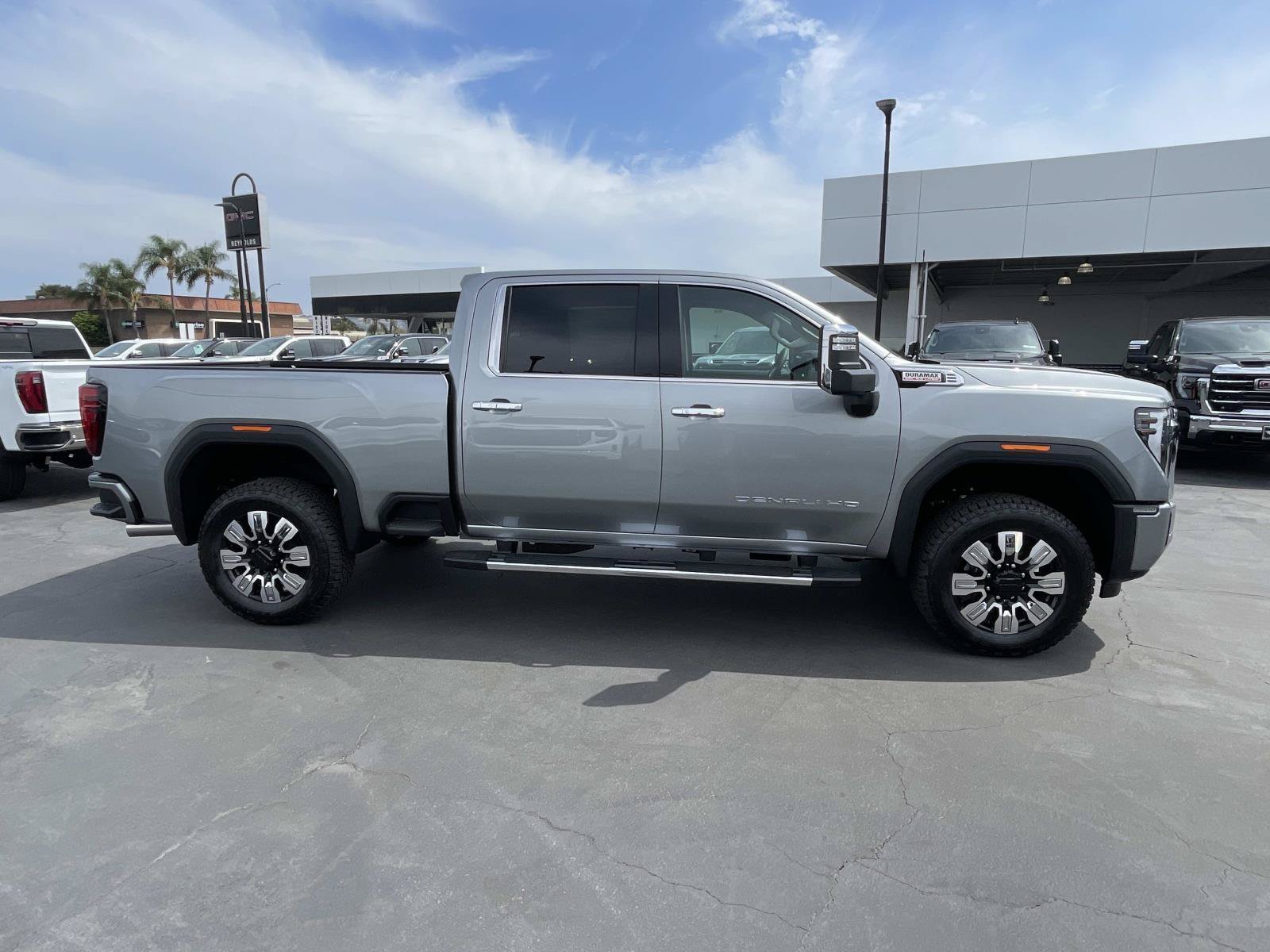 New 2026 GMC Sierra 2500 Denali w/ Denali Reserve Package AWD/4WD image 4