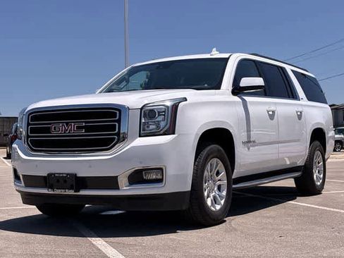 Used 2019 GMC Yukon XL SLT w/ Open Road Package AWD/4WD image 11