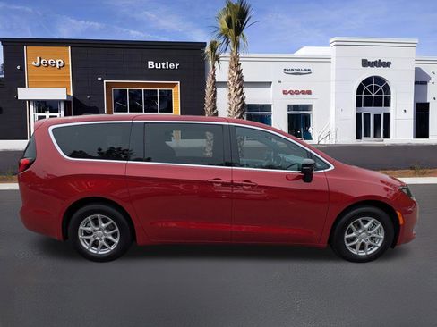 New 2026 Chrysler Voyager LX image 7