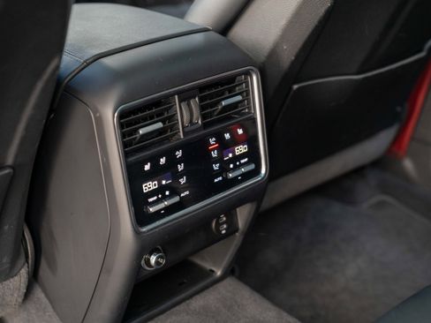 Used 2022 Porsche Cayenne image 28