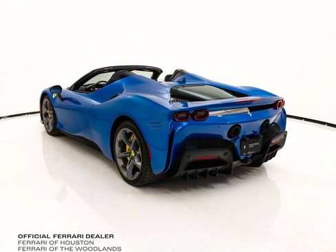 Used 2023 Ferrari SF90 Spider AWD/4WD image 2