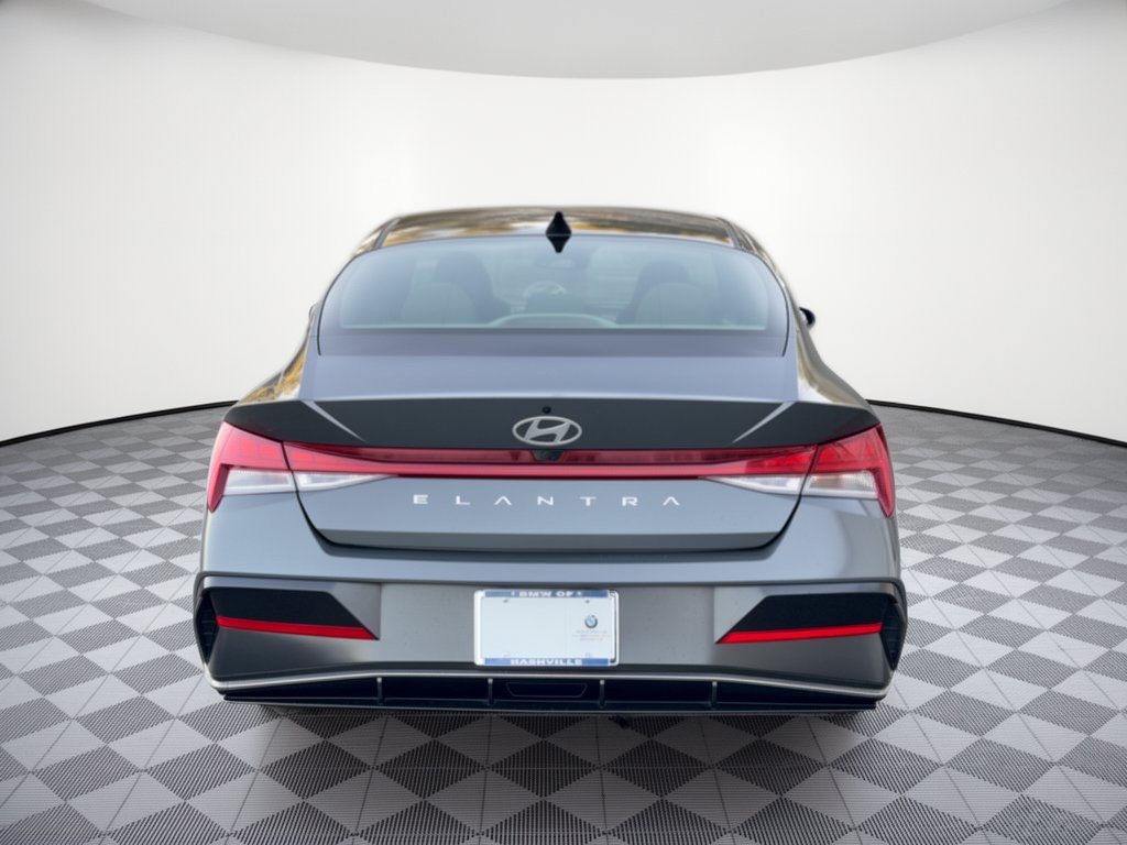 Used 2025 Hyundai Elantra SEL FWD image 11