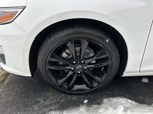 Used 2023 Chevrolet Malibu LT image 2