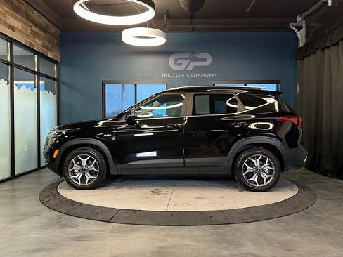 Used 2023 Kia Seltos EX AWD/4WD image 6