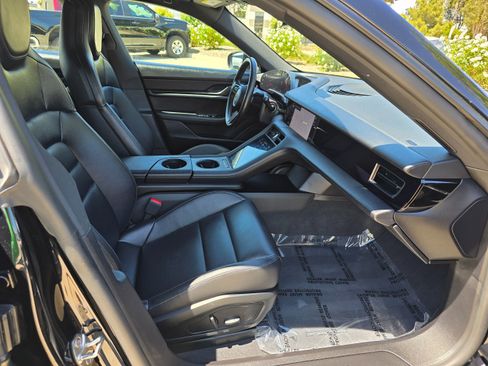 Used 2024 Porsche Taycan image 33