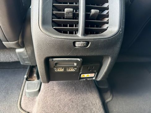 Used 2019 Jeep Cherokee Latitude Plus w/ Comfort/Convenience Group AWD/4WD image 43
